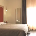 33 Baroni Hotel