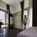 33 Baroni Hotel