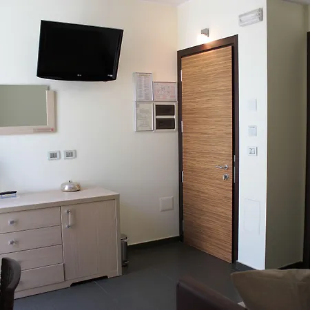 33 Baroni Hotel