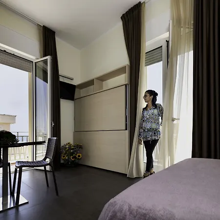 33 Baroni Hotel