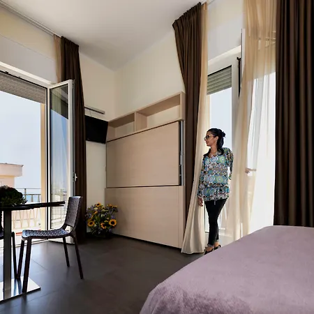 33 Baroni Hotel